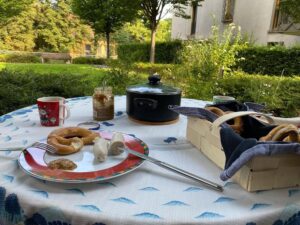 Weisswurst Frühstück in the Garten before it gets too hot today…