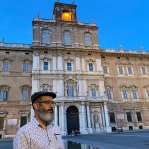 La dolce vita! We are exploring lovely Modena at night… 🇮🇹