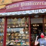 In the market we had fresh ricotta, figs, Lambrusco, and a vertical tasting of Parmigiano (1/2/3 years). Then a sampling of several traditional Modena balsamic vinegars, and yet more tigelle (with head cheese!). Finally ended with dessert, including Barozzi cake and Nocino liqueur! 😍