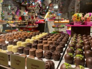 Zürich at night time is very pretty! Also, CHOCOLATE. 🍫