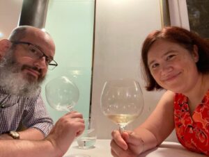 Hola Barcelona! What a lovely night. Palm trees, good Catalan wine, so much beautiful seafood, and the best steak we’ve had in a year!🍷🦐🦞🥩