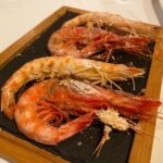 Hola Barcelona! What a lovely night. Palm trees, good Catalan wine, so much beautiful seafood, and the best steak we’ve had in a year!🍷🦐🦞🥩