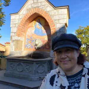 Final day in Füssen! We visited Schloss Hochschwangau and then the city museum. We saw the oldest “Dance of Death” mural in Germany! And then the Snook was being ornery (he did NOT want the hat) so I put him in the stocks. 😂❤️🏰🏔