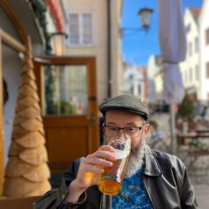 More from Füssen. (You need to help me convince him to go back for that hat!) 🍻🏔