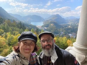 After the hike, it was time to climb alllll the way up to Neuschwanstein. We had a quick lunch and then started up the hill to get there in time for our English tour. (Pre-Covid they’d take groups of 60, but ours was only 6!) I do like Ludwig’s style… ❤️🏔🏰🍂