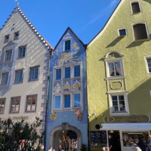 Final day in Füssen! We visited Schloss Hochschwangau and then the city museum. We saw the oldest “Dance of Death” mural in Germany! And then the Snook was being ornery (he did NOT want the hat) so I put him in the stocks. 😂❤️🏰🏔