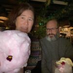 “This place has 700+ gins,” Emily Dibber said, “but they do this ridiculous pink one with candy floss.” Well, I had to go there, didn’t I? (You should’ve seen my face when the bartender pulled out a wodge of cotton candy the size of my head and then proceeded to stud it with edible flowers AND A CHUPA CHUP.) 😂🍭🥃