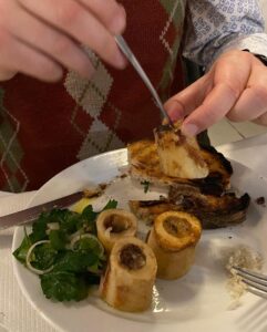 Who’s ready for some carnivorous “nose-to-tail” eating?? This guy! Roasted bone marrow 🦴, Jerusalem artichoke, mallard 🦆, hare 🐇, chocolate cake, and ginger loaf. 😍