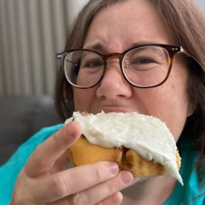 Breakfast = an Amish-made cinnamon roll the size of my head. 😍