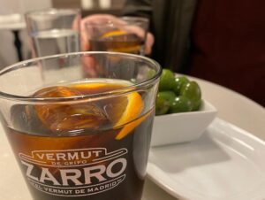 We had a private food tour tonight around the Malasaña neighbourhood of Madrid with Margit from @walkandeatspain, and it honestly felt like an evening catching up with an old friend. She took us to her favorite places for cheese, tapas, vermouth, beer, and wine, and it was all excellent. ❤️ (1/2)