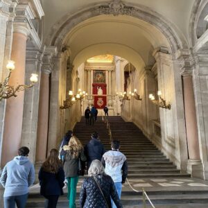 We’re not only here for the food! This morning we toured the Royal Palace in Madrid. 🏰
