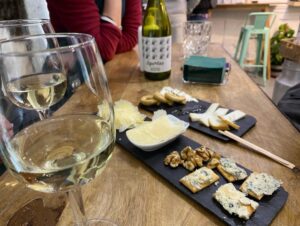 We had a private food tour tonight around the Malasaña neighbourhood of Madrid with Margit from @walkandeatspain, and it honestly felt like an evening catching up with an old friend. She took us to her favorite places for cheese, tapas, vermouth, beer, and wine, and it was all excellent. ❤️ (1/2)