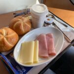 Breakfast is served on the NJ420! That means it’s time for my favorite part of the journey - sharing food photos with @_diningcar. 😂🚅