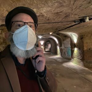 Hello Nürnberg! We toured the historic rock cellars below the city that were used for brewing, pickling, and air raid shelters in WW2. Then we had a fabulous dinner at @hausbrauerei.altstadthof, complete with local beer and whisky. ❤️🍻⛏🥃 @historische.felsengaenge