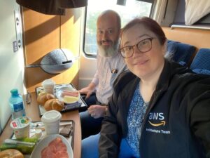 Breakfast is served on the NJ420! That means it’s time for my favorite part of the journey - sharing food photos with @_diningcar. 😂🚅
