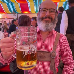 It was the 11th annual Bavarian-American Friendship Day, and we joined the Democrats Abroad (and a bunch of other Yanks) in the Hippodrom Festival Tent. It was crazy fun. The US Consul General came to our table to say hello! 🇺🇸🇩🇪 #fruehlingsfest #lederhosen #dirndl