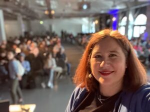 The red lippie and the microphone are on, and it’s almost time for my session on Amazon’s Culture of Innovation in Hall 2 at the AWS Berlin Summit! #awssummit