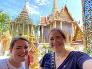 A fun morning exploring Bangkok with the Aussies and Kiwis! We visited temples, saw the royal palace, and went on a boat tour down the river. 🇹🇭 #AWSCommunityAPAC