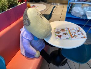 Final night in Bangkok involved a misdirected taxi, a wild tuktuk ride, and a visit to the Moomin Cafe!! ❤️