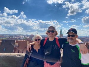 It was a beautiful day in Nuremberg today! We visited the castle and the market and the museum, and we caught up for dinner with @frank.prechtel. ❤️☀️🏰