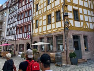 It was a beautiful day in Nuremberg today! We visited the castle and the market and the museum, and we caught up for dinner with @frank.prechtel. ❤️☀️🏰
