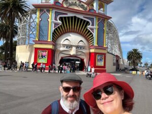 We spent our last morning in Melbourne wandering St. Kilda and checking out the community garden, before heading to Collingwood for window shopping… ☀️🦋🌊💸