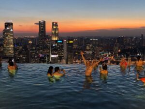 Sunset. Current mood: “We’re gonna live like kings! Damn hell ass kings!” ❤️ @ Marina Bay Sands