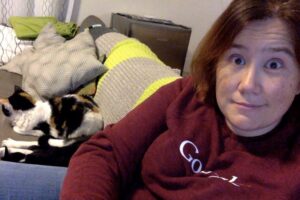 SOMETHING WEIRD IS HAPPENING. My cats are sitting next to each other on the couch voluntarily. No hissing, no growling. Now they're actually touching! How in the world? Apparently in addition to being the world's greatest housesitter, Kelly Vincent is also some sort of Cat Whisperer. 😻