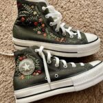 My sister Amy Carbo told me that my 15yo niece Indie was embroidering her own sneakers. “Cool,” I said, remembering how I used to doodle on mine. Then they sent me the photos. 🤯 They are STUNNING. Look at that. A TEENAGER DID THAT. 😍🐝🌸