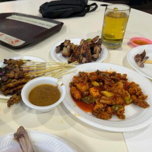 Me: For five days I’ve mostly had vegetarian food and no alcohol… @donnieprakoso : WELCOME TO SINGAPOH!! 😂❤️🇸🇬🍻🍗