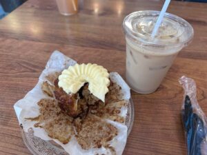We finally made it to the Fawn River Coffee Co yesterday, and I had an iced coffee and a carrot cupcake. Great vibes and good food. Well done Anthony and Kara! ❤️☕️🧁