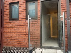 Week 15: We’re still overseas, but work has continued on the house – and we’re thrilled to see the new windows and doors are in place! Double glazing is going to make next winter a lot more bearable. 🥶 And look at the natural light we get in the back hallway now! All the rendering is done, and the builder and designer are finishing off the reveal details. We’re in the home stretch… ❤️🪟🏠 #renovation
