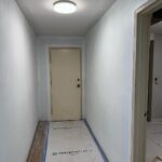 Week 17: The floor is finished, and now the walls are being primed and sanded for painting! Soon the skirting boards will go in, and the cabinetry build will kick off. New door hardware is in, and the wooden reveals around the windows. And in the most exciting news, the fancy Japanese toilet has arrived. 😂🚽 #renovation 🏠