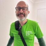 This legend is volunteering all week for @nationalscienceweek and spent the day chaperoning schoolkids (in the rain!) as they visited the @australianmuseum and the @botanicsydney Botanic Gardens. And he saw a dragon too! ❤️🦎