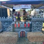 No internet and no TV? Might as well go to the Medieval Festival! We had mead and watched reenactors fighting. Oh, and I did a lot of judging of costumes. (Goth elves? Not medieval. Hobbits? Also not medieval. Captain Jack Sparrow? GET OUT.) 🏰👸⚔️