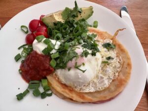 From last night’s dinner hash to today’s lunchtime quesadillas… 🍳