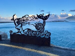 A sunset walk on the breakwater of Heraklion… 🌅 🌊