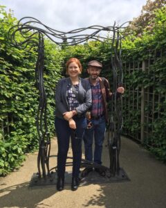 We found our way to the center of Hampton Court Palace's hedge maze! #hamptoncourtpalace
