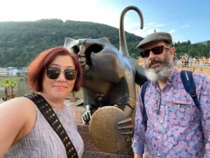 After exploring the castle, we took the old funicular up to the Königstuhl, the highest point in Heidelberg. The view was breathtaking. Then we did a short hike before eventually heading back to the Altstadt for dinner at Vetter’s Alt Brauhaus… 🌳🍻