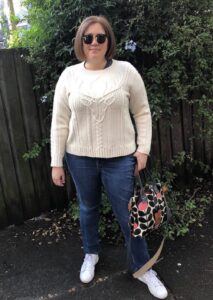 Now that the Easter Show has finished, I can finally show off the Baratheon jumper! The pattern is by Norah Gaughan, and the wool was from Ms. Gussett's 2011 "Ton of Wool" project. Sadly no ribbon 🤷‍♀️, but I'm very happy with it. More details over on Rav: ravel.me/webgoddess/shp