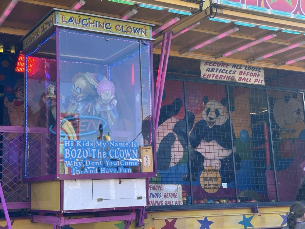 HI KIDS MY NAME IS BOZO THE CLOWN. WHY DON'T YOU COME IN AND HAVE FUN